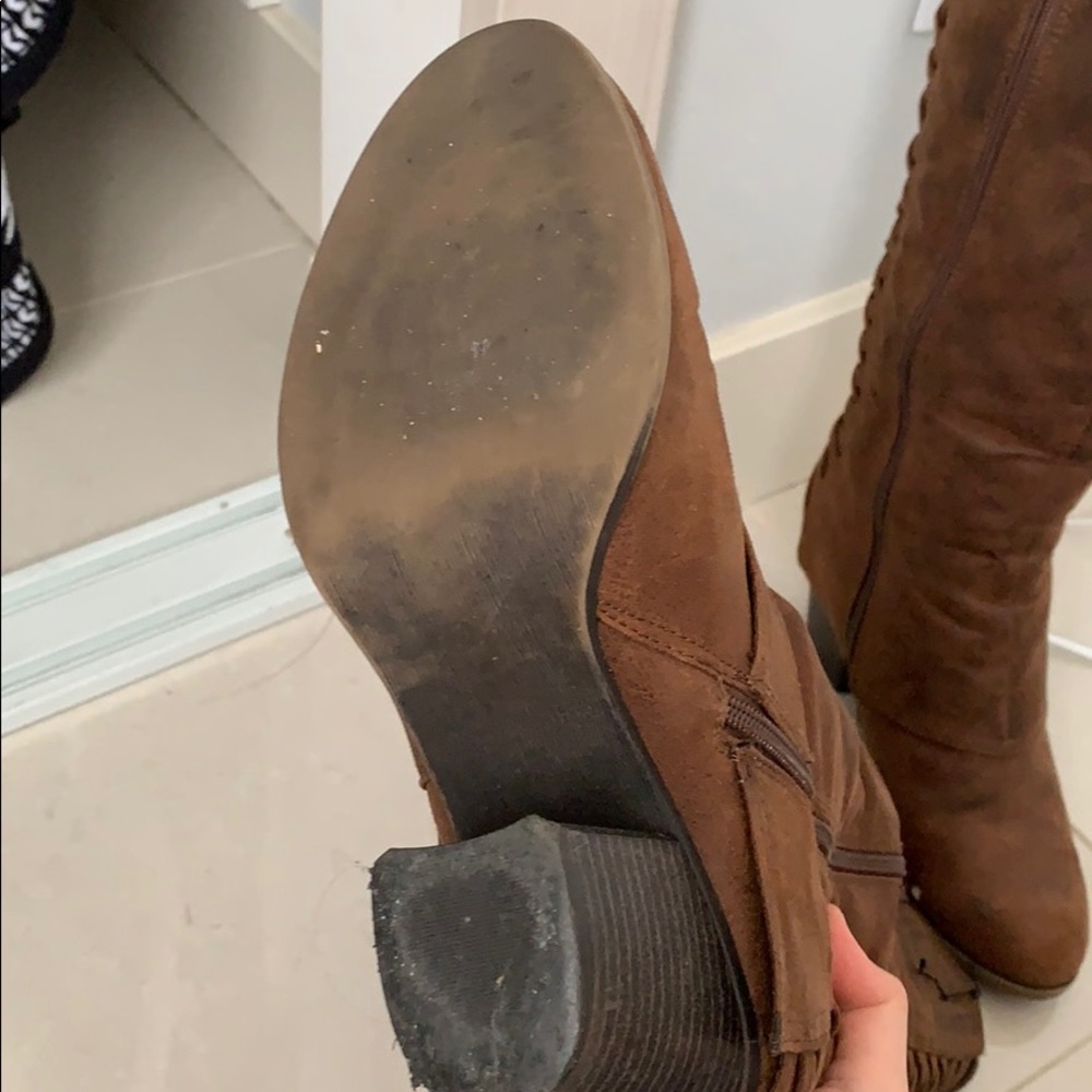Boots - Picture 4 of 5